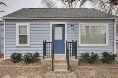 Main picture of 201 W Reynolds St