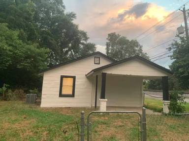 Main picture of 730 Searcy Ave