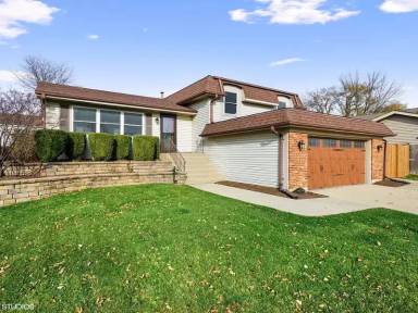 Main picture of 1054 Warwick Cir N