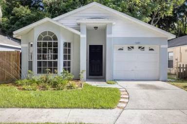 Main picture of 10 Hamlet Dr