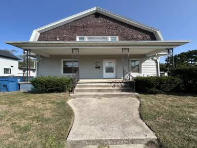 Main picture of 316 E Broadway St