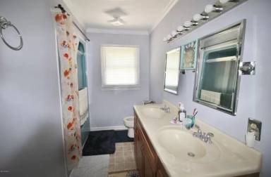 Main picture of 102 Apple Ln