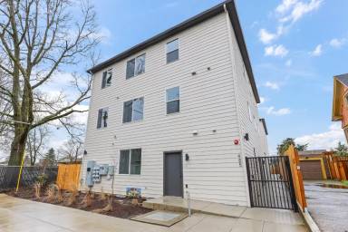 Main picture of 485 NE Jessup St
