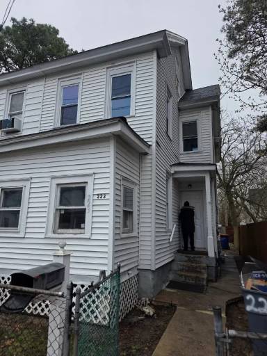 Main picture of 223 S 3rd St