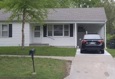 Main picture of 326 E 19th St