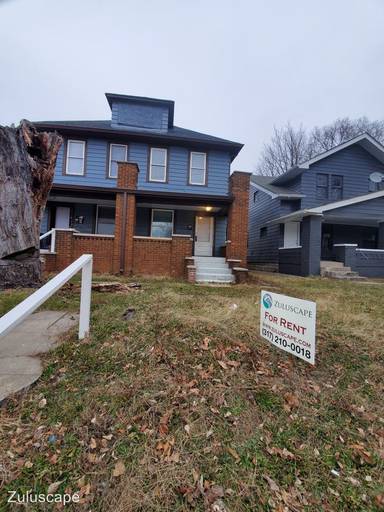 Main picture of 4114 1/2 E Washington St