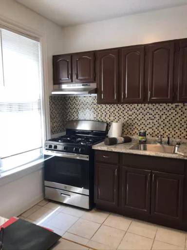 Main picture of 556 Albany Ave