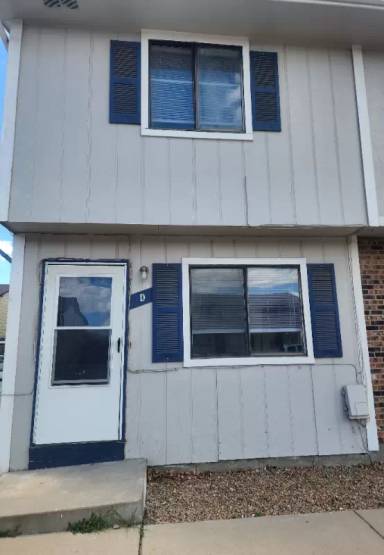 Main picture of 7 Royal Crest Dr