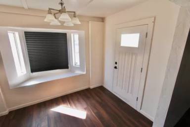 Main picture of 6733 S Downing Ave