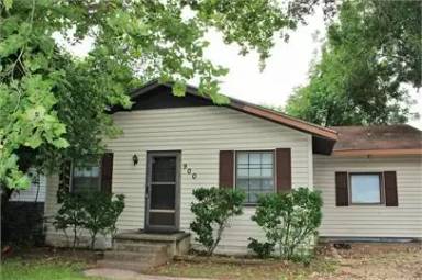 Main picture of 106 E Armory Ave