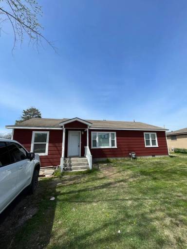 Main picture of 305 S Little Ave
