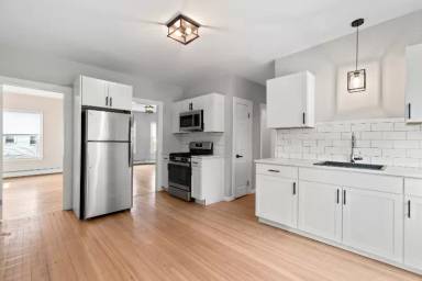 Main picture of 220 Clinton St