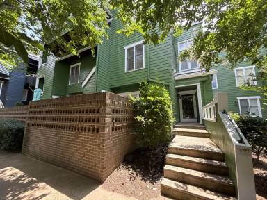 Main picture of 417 W 8th St
