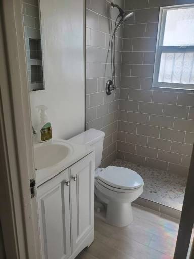 Main picture of 185 Savona Walk