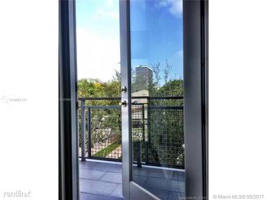 Main picture of 6789 Biscayne Blvd