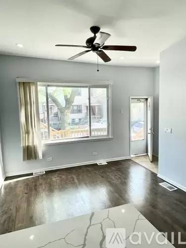 Main picture of 532 W 45th Pl