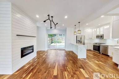 Main picture of 2348 Pittock St