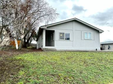Main picture of 930 SW Marshall Ave