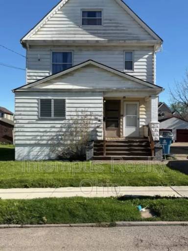 Main picture of 112 E 2nd St