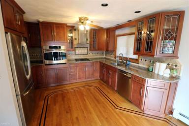 Main picture of 3 Jefferson Ave