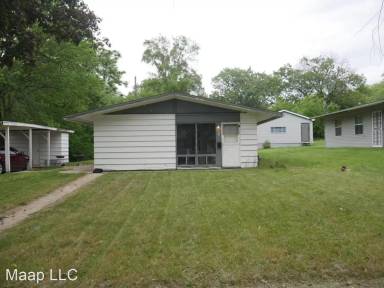 Main picture of 4779 Van Buren St