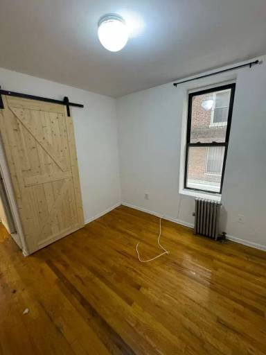 Main picture of 392 E 4th St