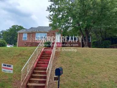 Main picture of 401 E 5th St