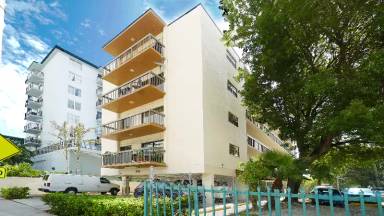 Main picture of West Oaks Condo