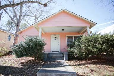 Main picture of 895 N Chase St