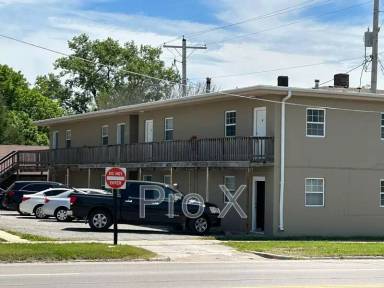 Main picture of 1411 S Broadway St