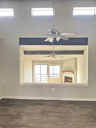 Main picture of 982 N Lewis Ave