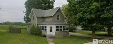 Main picture of 296 S Main St