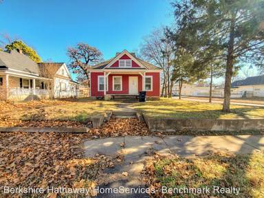 Main picture of 328 S Kickapoo Ave