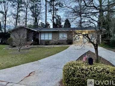 Main picture of 2801 Sagamore Hill Dr SE
