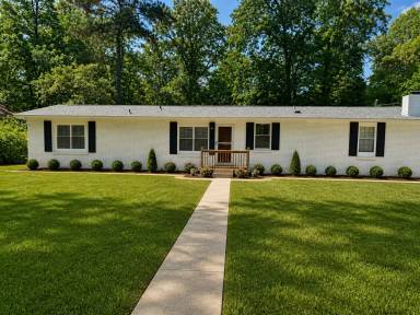 Main picture of 201 Sherman St