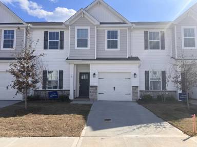 Main picture of 56 Fernhill Ln