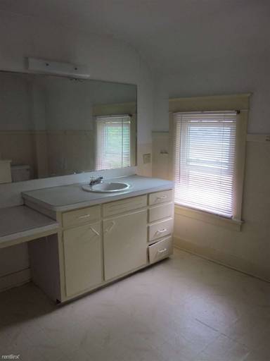 Main picture of 127 W Alcott St