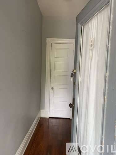 Main picture of 2128 W Main St