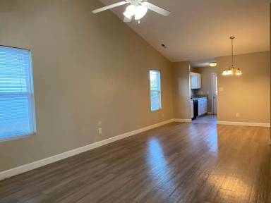 Main picture of 521 Denny Dr