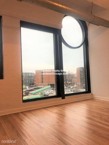 Main picture of 2452 N Clybourn Ave