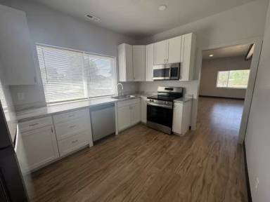 Main picture of 639 S Coleman St