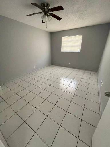 Main picture of 501 W Kalmia Dr