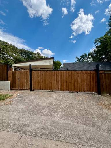 Main picture of 6305 Scyene Rd