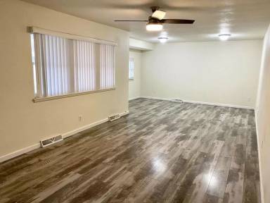 Main picture of 2400 S Nettleton Ave