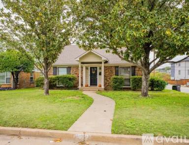 Main picture of 2600 Forest Park Blvd