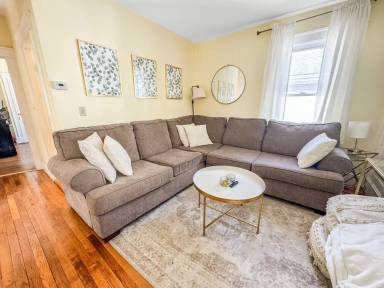 Main picture of 12 Lopez St