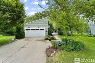 Main picture of 1733 Camelot Dr