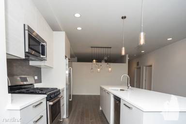 Main picture of 858 N Franklin St