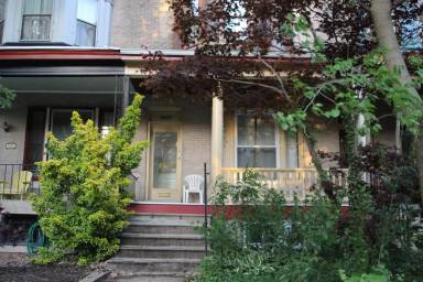 Main picture of 3021 N Calvert St