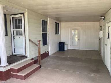 Main picture of 748 Turnberry Ln